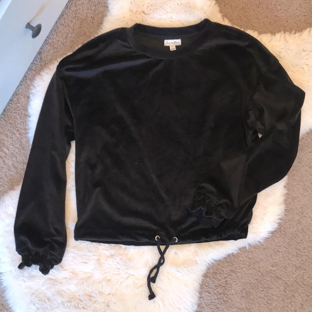 Detailed velvet black sweater
